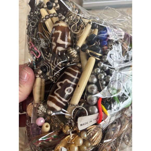 Mixed Jewelry Lot For Crafting & Repurposing  2 Lbs 12 Oz Assorted Beads Bracele - Picture 3 of 10